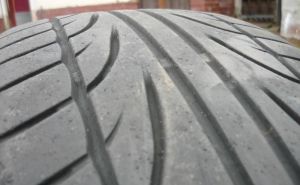 Predam 4 ks pneu 205/50 r17 letne Falken