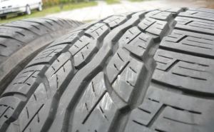 Predam 2 ks pneu 235/55 r18 letne Bridgestone