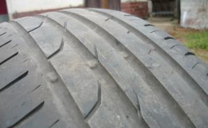 Predam 2 ks pneu 215/55 r18 letne Continental