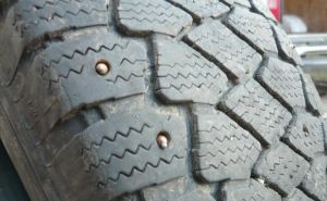 Predam 2 ks pneu 215/65 r16c zimne Viking