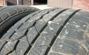 Predam 4 ks pneu 185/55 r15 zimne Continental