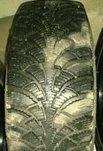 Zimné pneumatiky obuté na plechových diskoch
